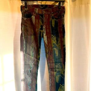 Citizens of Humanity super unique size 27 low rise skinny Jean. Unique pattern.